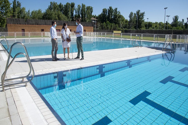 Desde hoy está abierta la piscina de verano del polideportivo municipal