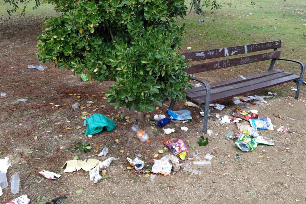 Los parques de Espartales llenos de basura | SoyDe